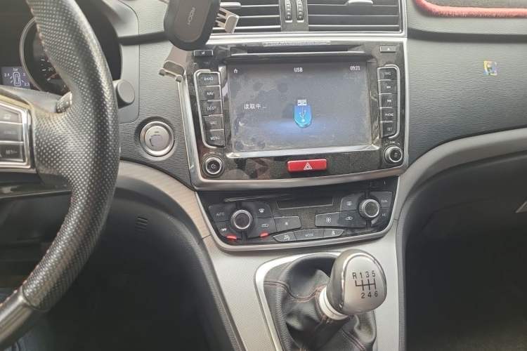 Used Haval H6 2017 Blue Label Sport Edition 1.5T Manual Two-Wheel Drive Elite Model Audio And AC Panel