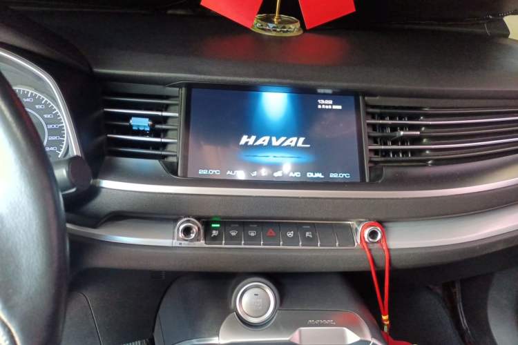 Used Haval H6 2017 Red Label 2.0T Automatic Two-Wheel Drive ZhiShang Model Audio And AC Panel