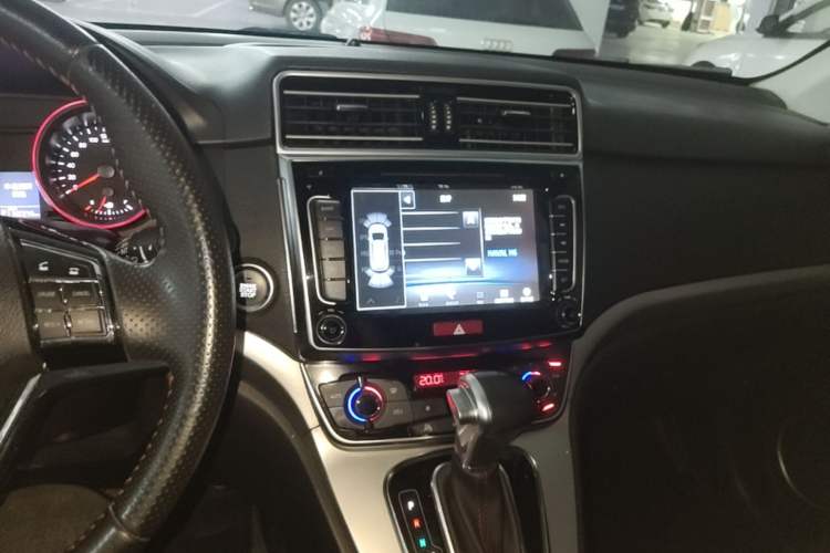 Used Haval H6 2017 Red-Label Sport Edition 1.5T Automatic Two-Wheel Drive Luxury Model Audio And AC Panel