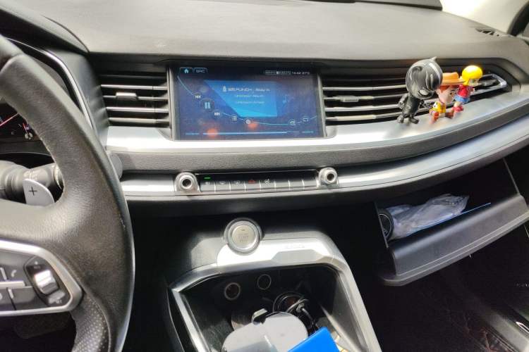 Used Haval H6 2017 Red-Label 1.3T Automatic Two-Wheel Drive Fashion Edition Audio And AC Panel