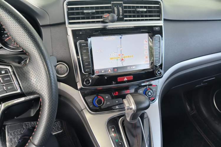 Used Haval H6 2017 Red-Label Sport Edition 1.5T Automatic Two-Wheel Drive Luxury Model Audio And AC Panel