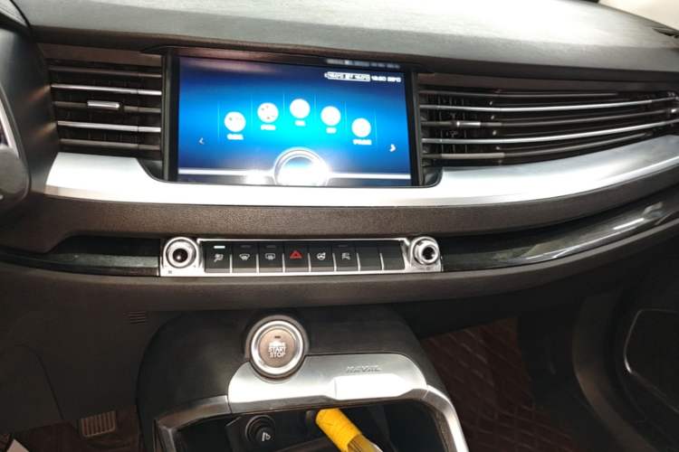 Used Haval H6 2017 Blue Label 1.5T Automatic Two-Wheel Drive ZhiShang Model Audio And AC Panel