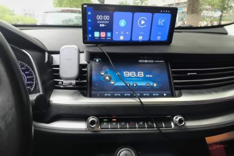 Used Haval H6 2017 Red Label 2.0T Automatic Two-Wheel Drive ZhiShang Model Audio And AC Panel