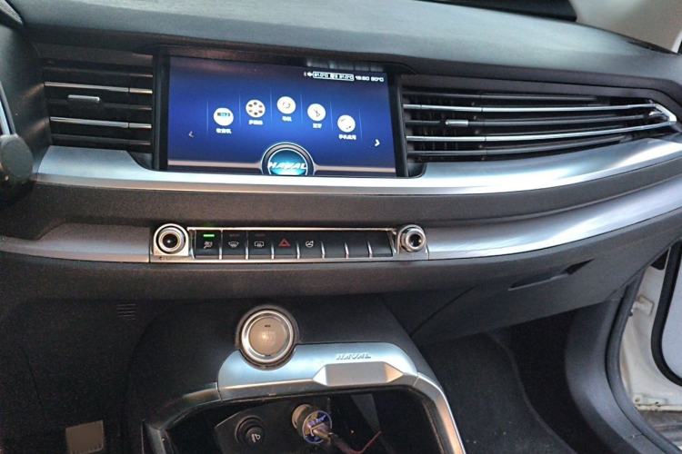 Used Haval H6 2017 Blue Label 2.0T Automatic Two-Wheel Drive Smart Edition Audio And AC Panel