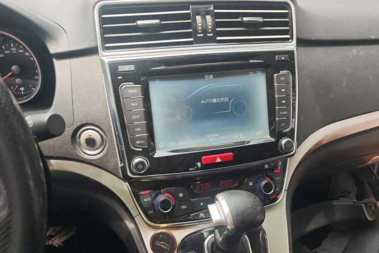 Used Haval H6 2017 Red-Label Sport Edition 1.5T Automatic Two-Wheel Drive Luxury Model Audio And AC Panel