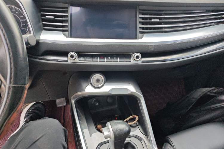 Used Haval H6 2017 Red-Label 1.5T Automatic Two-Wheel Drive Smart Edition Audio And AC Panel