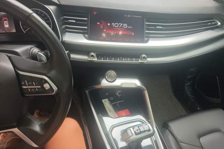 Used Haval H6 2017 Red Label 2.0T Automatic Two-Wheel Drive ZhiShang Model Audio And AC Panel