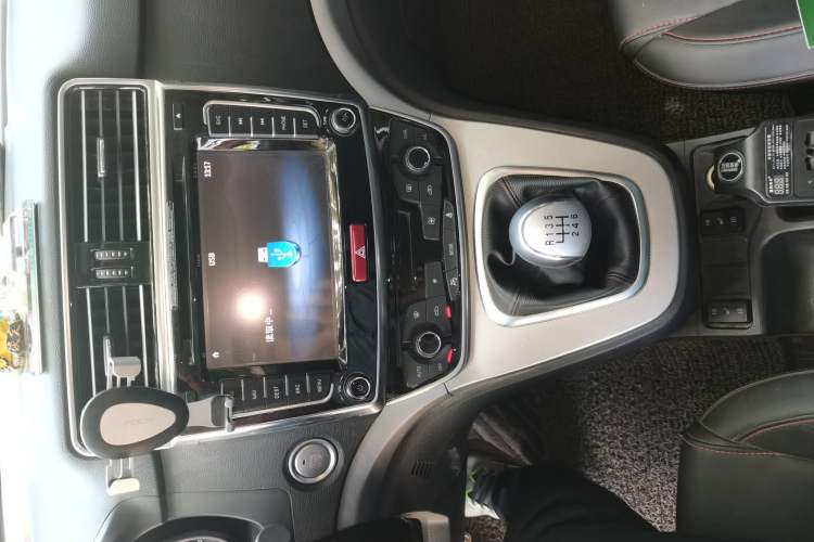 Used Haval H6 2017 Blue Label Sport Edition 1.5T Manual Two-Wheel Drive Elite Model Audio And AC Panel