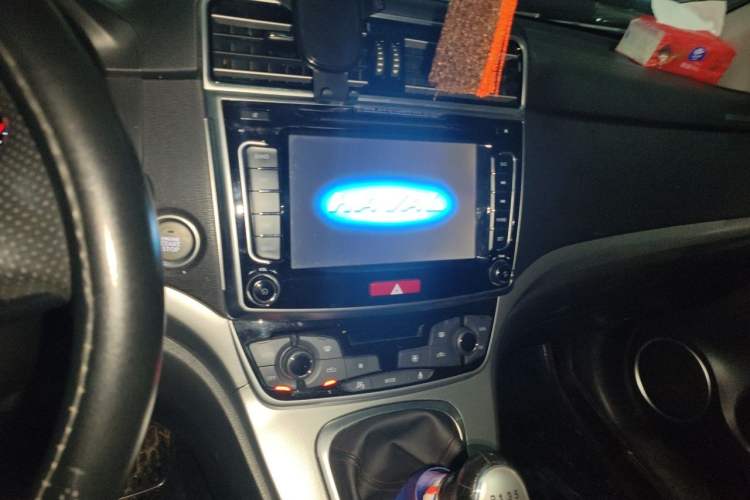 Used Haval H6 2017 Blue Label Sport Edition 1.5T Manual Two-Wheel Drive Elite Model Audio And AC Panel