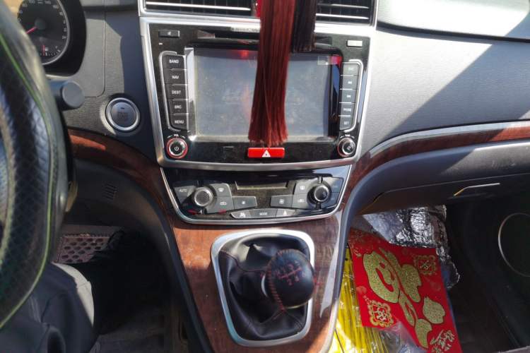 Used Haval H6 2017 Red-Label Sport Edition 1.5T Manual Two-Wheel Drive Elite Model Audio And AC Panel