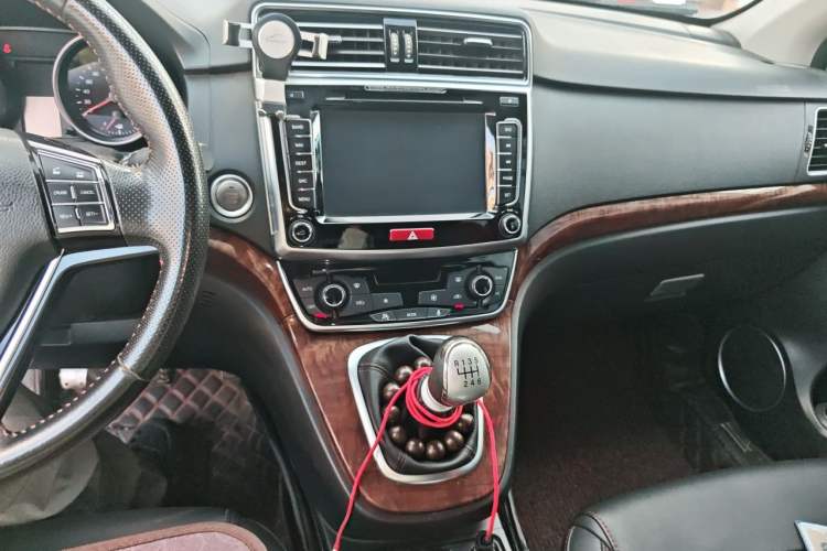 Used Haval H6 2017 Red-Label Sport Edition 1.5T Manual Two-Wheel Drive Elite Model Audio And AC Panel
