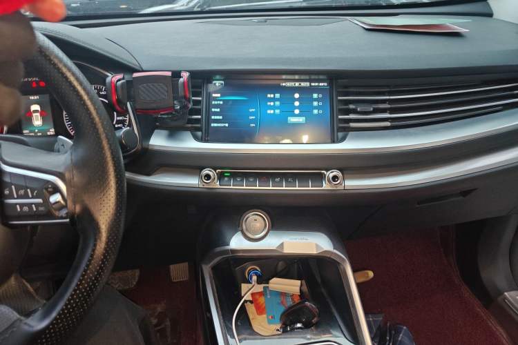 Used Haval H6 2017 Red Label 2.0T Automatic Two-Wheel Drive ZhiShang Model Audio And AC Panel