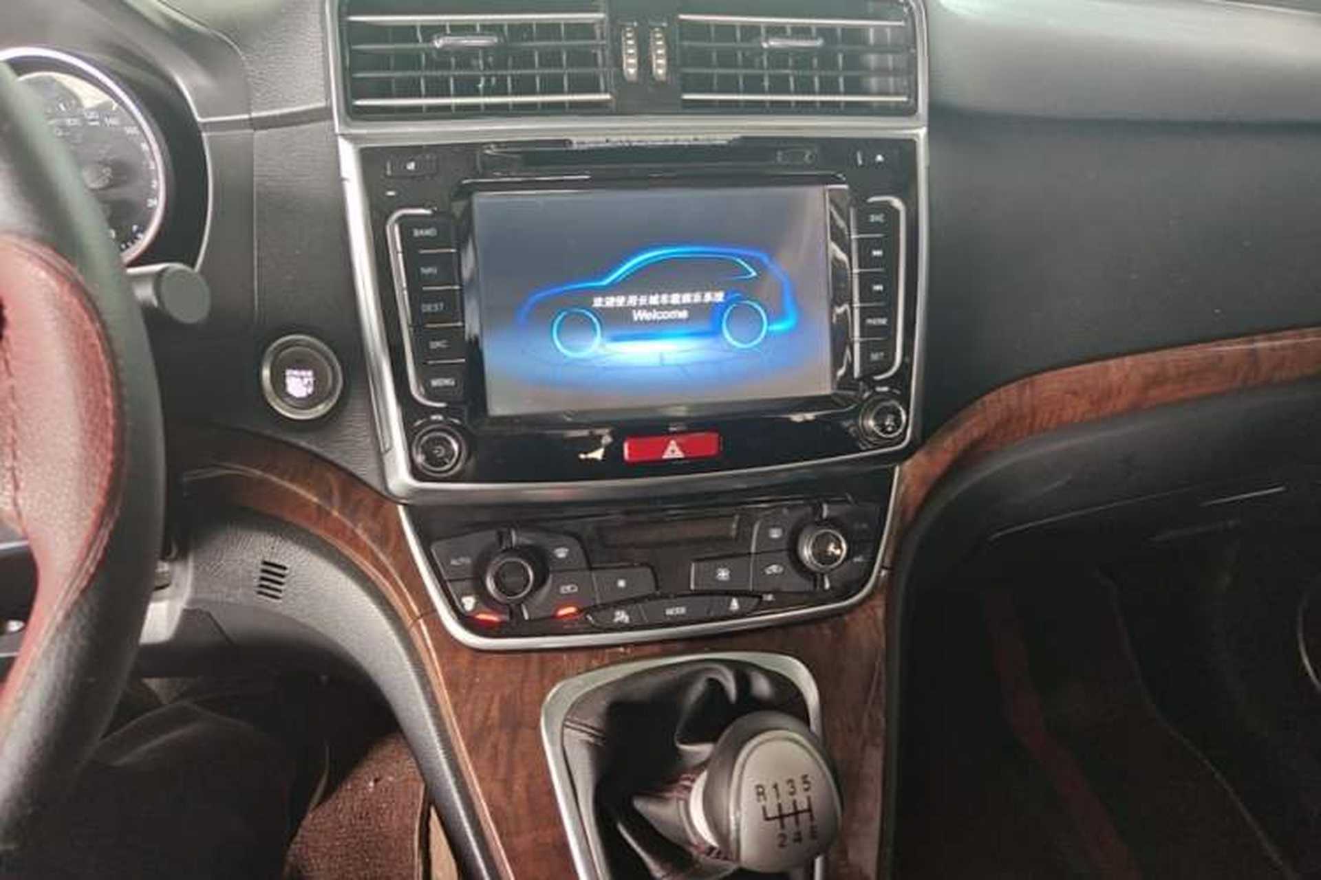 Used Haval H6 2017 Red-Label Sport Edition 1.5T Manual Two-Wheel Drive Elite Model Audio And AC Panel