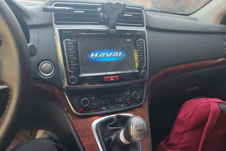 Used Haval H6 2017 Red-Label Sport Edition 1.5T Manual Two-Wheel Drive Elite Model Audio And AC Panel