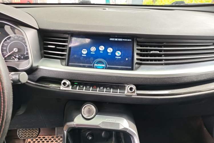 Used Haval H6 2017 Blue Label 1.5T Automatic Two-Wheel Drive ZhiShang Model Audio And AC Panel