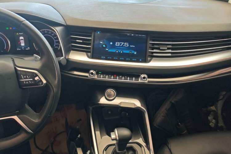 Used Haval H6 2017 Blue Label 1.5T Automatic Two-Wheel Drive ZhiShang Model Audio And AC Panel
