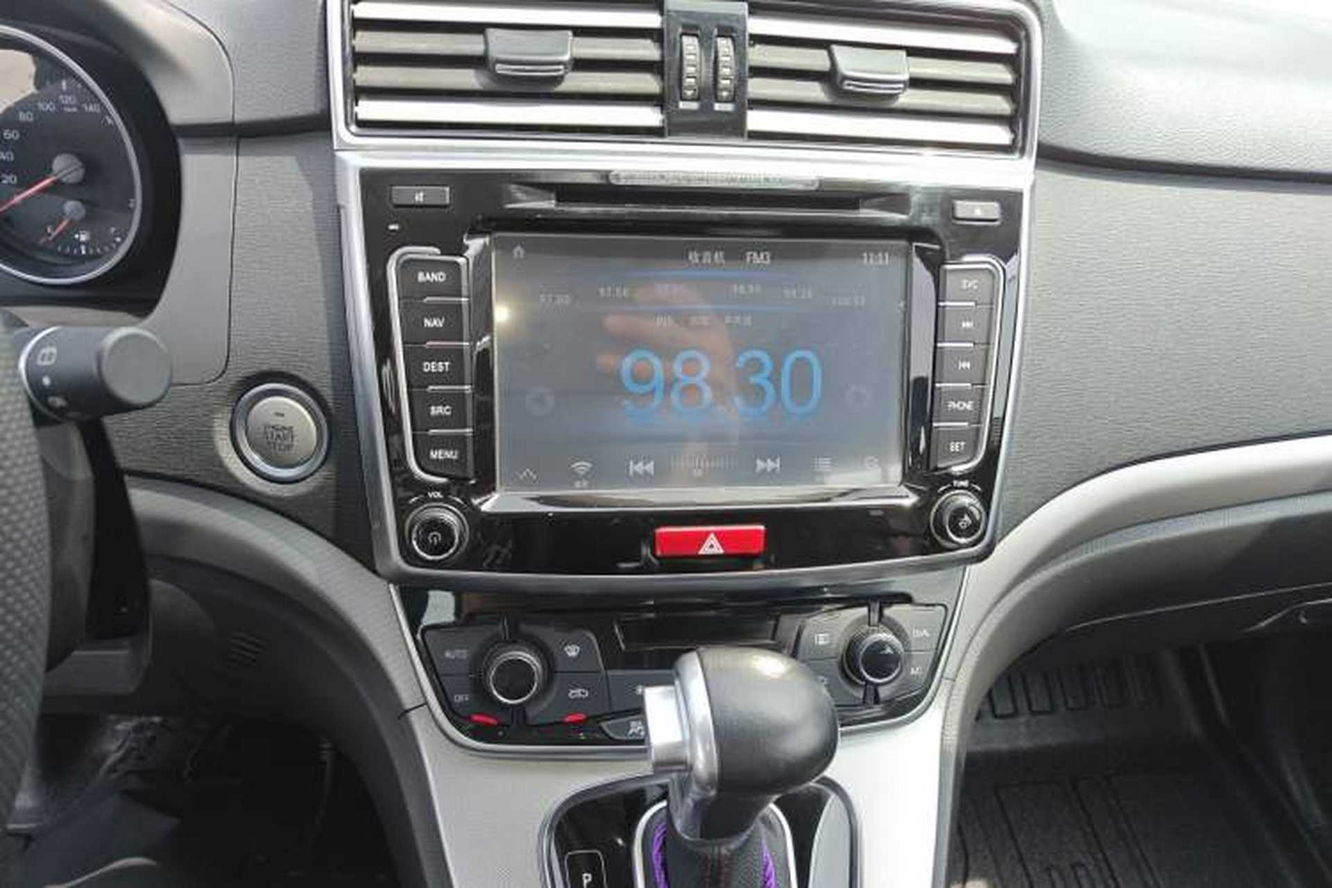 Used Haval H6 2017 Red-Label Sport Edition 1.5T Automatic Two-Wheel Drive Luxury Model Audio And AC Panel