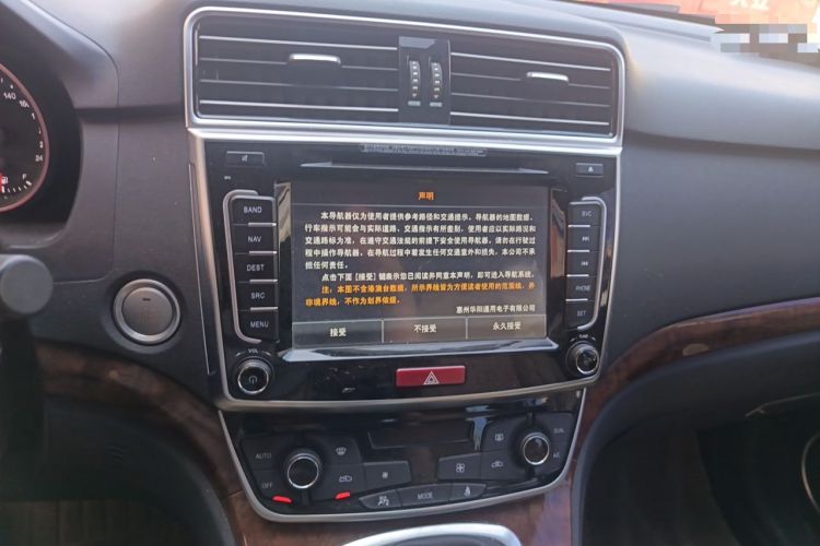 Used Haval H6 2017 Red-Label Sport Edition 1.5T Manual Two-Wheel Drive Elite Model Audio And AC Panel