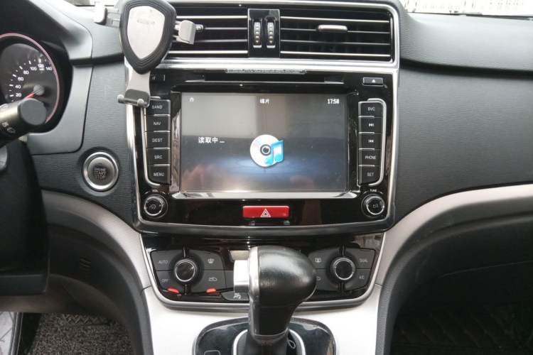 Used Haval H6 2017 Red-Label Sport Edition 1.5T Automatic Two-Wheel Drive Luxury Model Audio And AC Panel