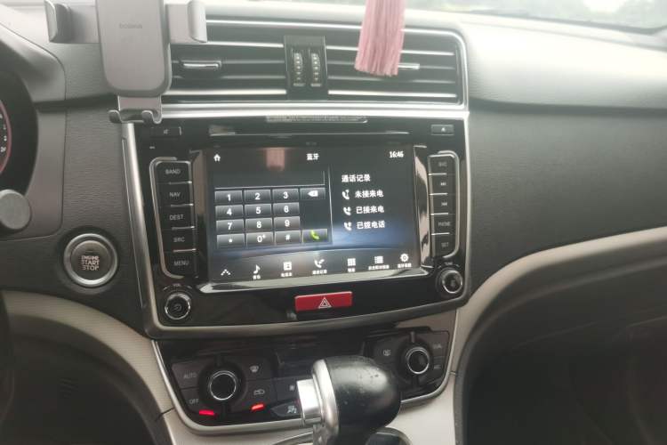 Used Haval H6 2017 Blue Label Sport Edition 1.5T Automatic Two-Wheel Drive Luxury Model Audio And AC Panel