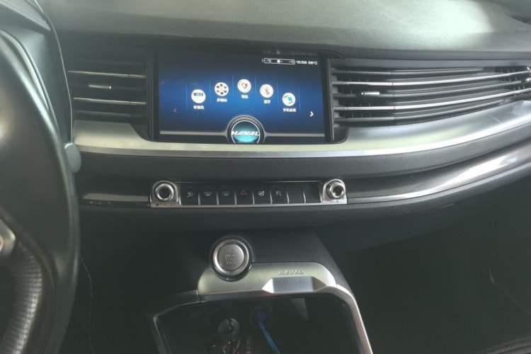 Used Haval H6 2017 Blue Label 1.5T Automatic Two-Wheel Drive ZhiShang Model Audio And AC Panel