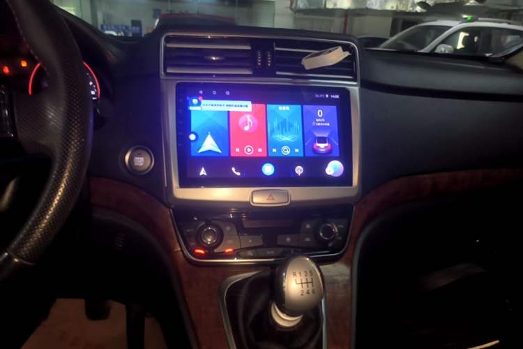Used Haval H6 2017 Red-Label Sport Edition 1.5T Manual Two-Wheel Drive Elite Model Audio And AC Panel