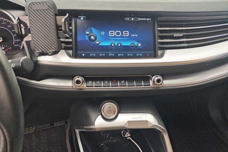 Used Haval H6 2017 Blue Label 2.0T Automatic Two-Wheel Drive Smart Edition Audio And AC Panel