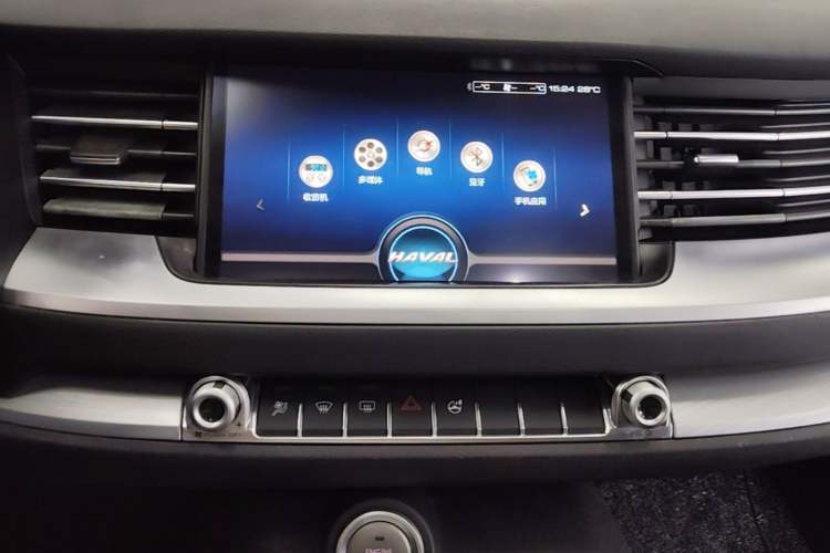 Used Haval H6 2017 Blue Label 2.0T Automatic Two-Wheel Drive Smart Edition Audio And AC Panel
