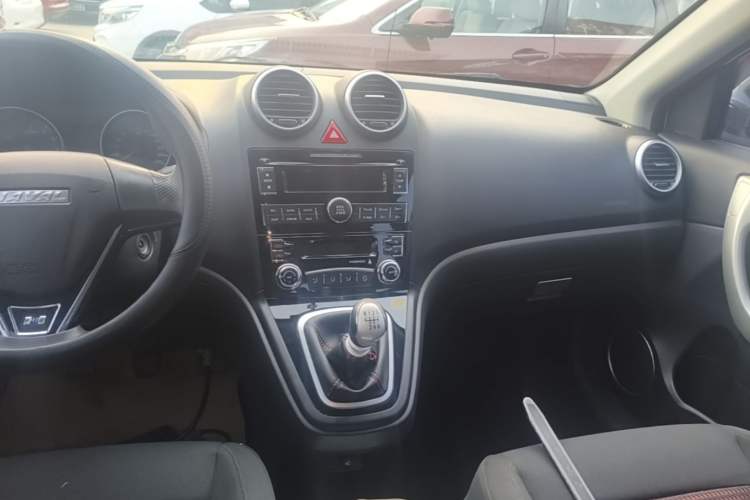 Used Haval H6 2017 Classic Edition 1.5T Manual Two-Wheel Drive Value Model Audio And AC Panel