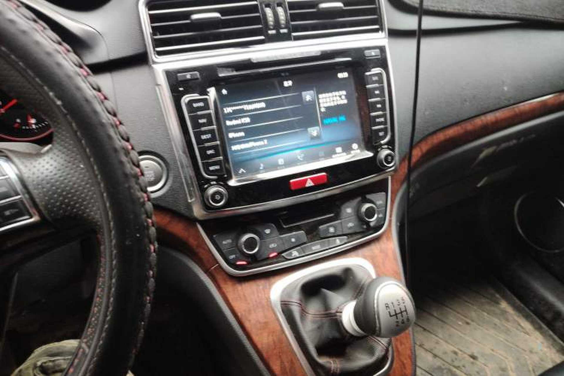 Used Haval H6 2017 Red-Label Sport Edition 1.5T Manual Two-Wheel Drive Elite Model Audio And AC Panel