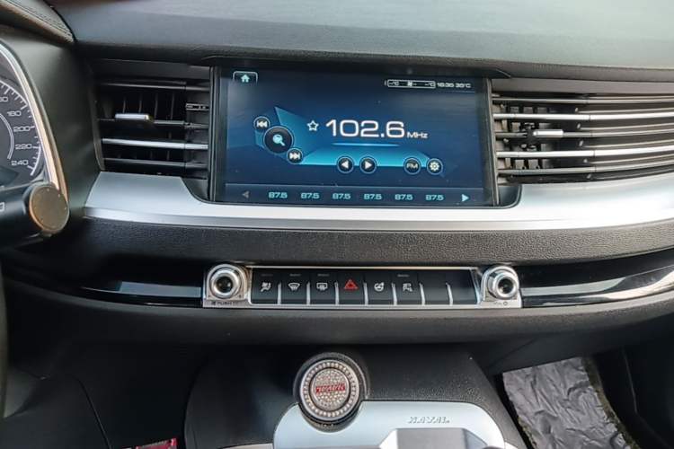 Used Haval H6 2017 Red-Label 1.3T Automatic Two-Wheel Drive ZhiShang Model Audio And AC Panel
