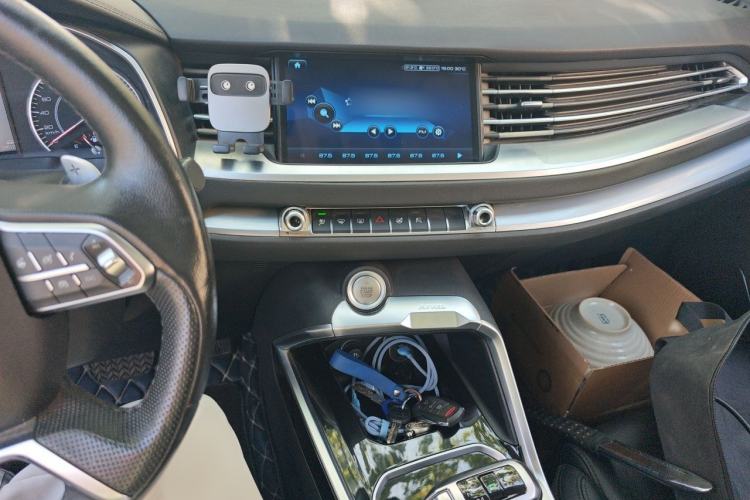 Used Haval H6 2017 Red Label 2.0T Automatic Two-Wheel Drive ZhiShang Model Audio And AC Panel