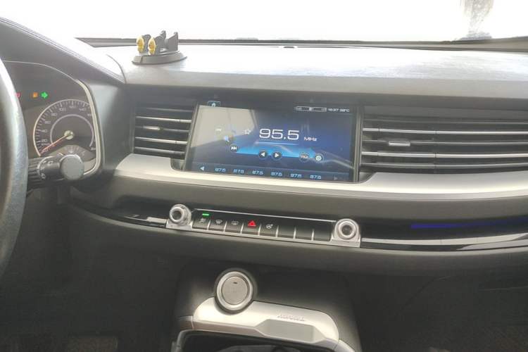Used Haval H6 2017 Blue Label 2.0T Automatic Two-Wheel Drive Smart Edition Audio And AC Panel