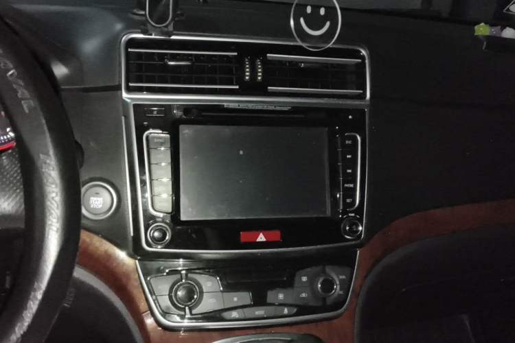 Used Haval H6 2017 Red-Label Sport Edition 1.5T Manual Two-Wheel Drive Elite Model Audio And AC Panel
