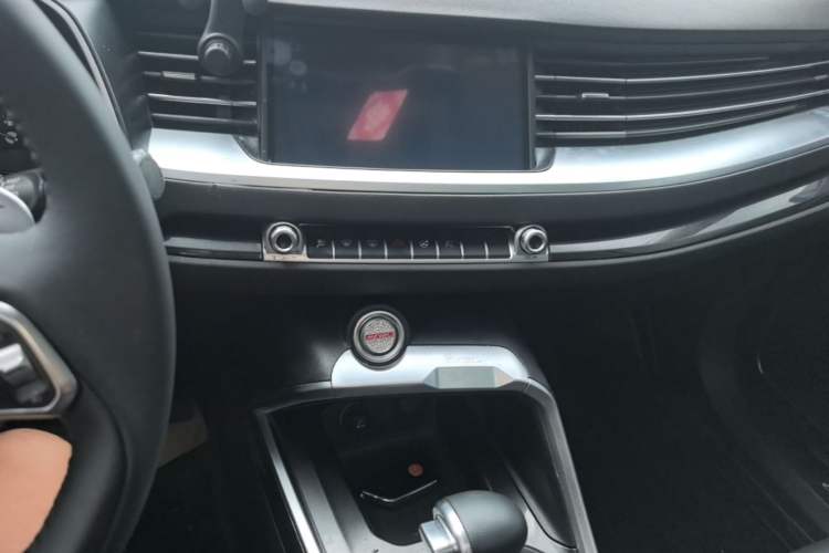 Used Haval H6 2017 Blue Label 1.5T Automatic Two-Wheel Drive ZhiShang Model Audio And AC Panel