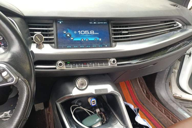 Used Haval H6 2017 Red Label 2.0T Automatic Two-Wheel Drive ZhiShang Model Audio And AC Panel