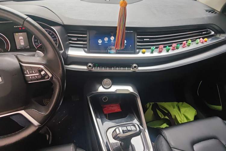 Used Haval H6 2017 Red Label 2.0T Automatic Two-Wheel Drive ZhiShang Model Audio And AC Panel