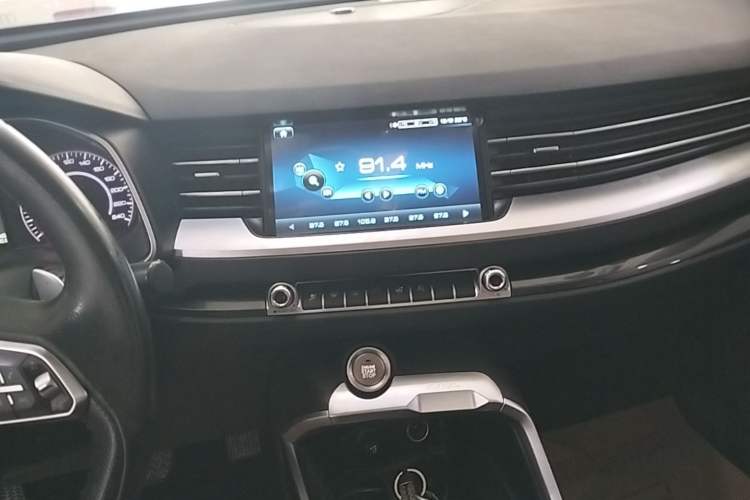 Used Haval H6 2017 Blue Label 1.5T Automatic Two-Wheel Drive ZhiShang Model Audio And AC Panel