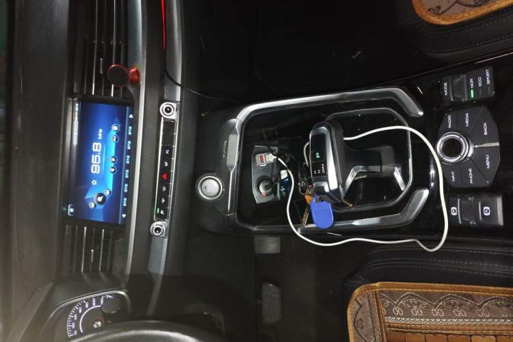 Used Haval H6 2017 Red Label 2.0T Automatic Two-Wheel Drive ZhiShang Model Audio And AC Panel