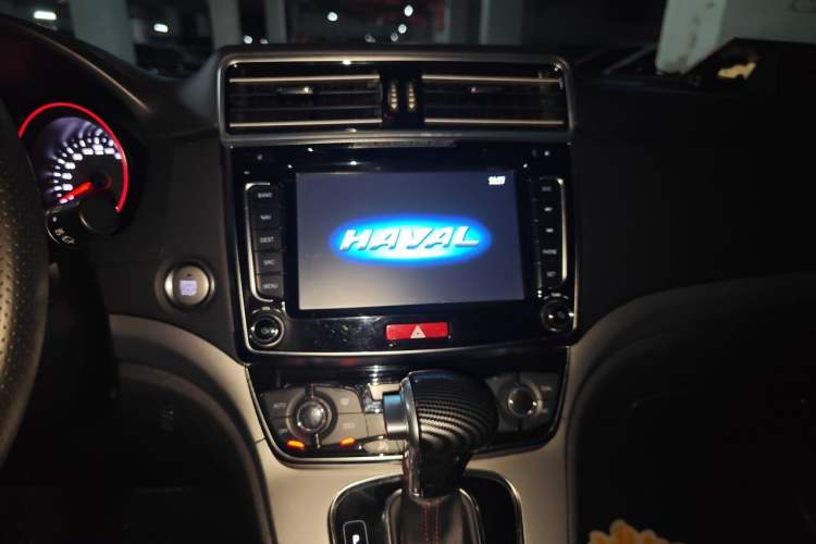 Used Haval H6 2017 Red-Label Sport Edition 1.5T Automatic Two-Wheel Drive Luxury Model Audio And AC Panel