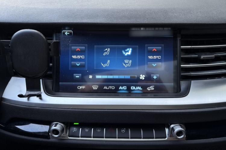 Used Haval H6 2017 Blue Label 2.0T Automatic Two-Wheel Drive Smart Edition Audio And AC Panel