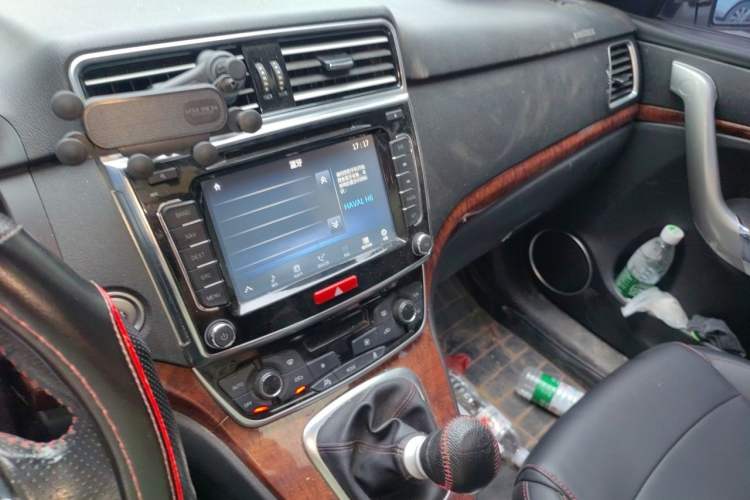 Used Haval H6 2017 Red-Label Sport Edition 1.5T Manual Two-Wheel Drive Elite Model Audio And AC Panel