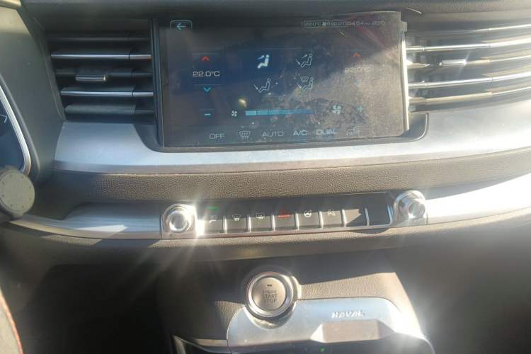 Used Haval H6 2017 Red Label 2.0T Automatic Two-Wheel Drive ZhiShang Model Audio And AC Panel
