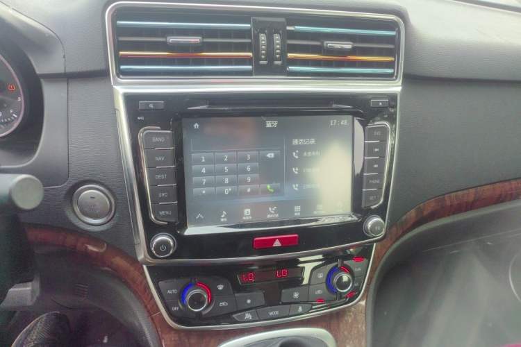Used Haval H6 2017 Red-Label Sport Edition 1.5T Manual Two-Wheel Drive Elite Model Audio And AC Panel