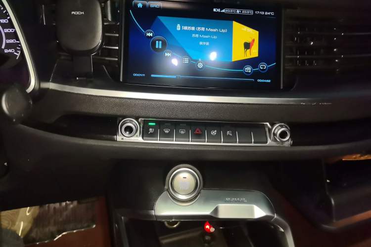 Used Haval H6 2017 Blue Label 1.5T Automatic Two-Wheel Drive ZhiShang Model Audio And AC Panel