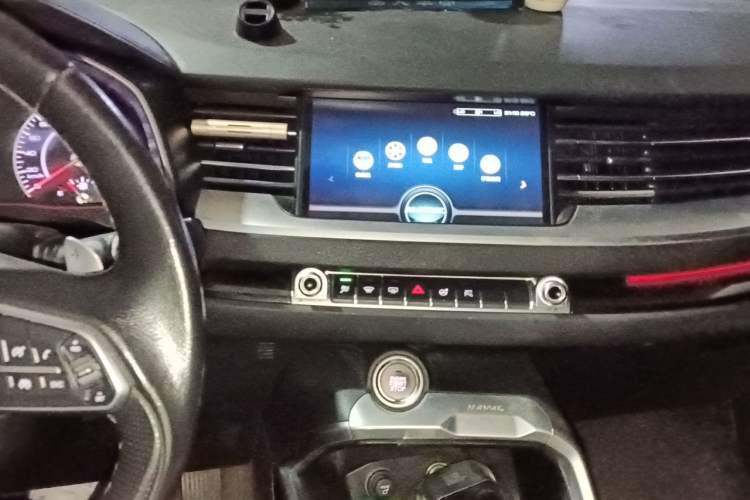 Used Haval H6 2017 Red-Label 1.5T Automatic Two-Wheel Drive Luxury Model Audio And AC Panel