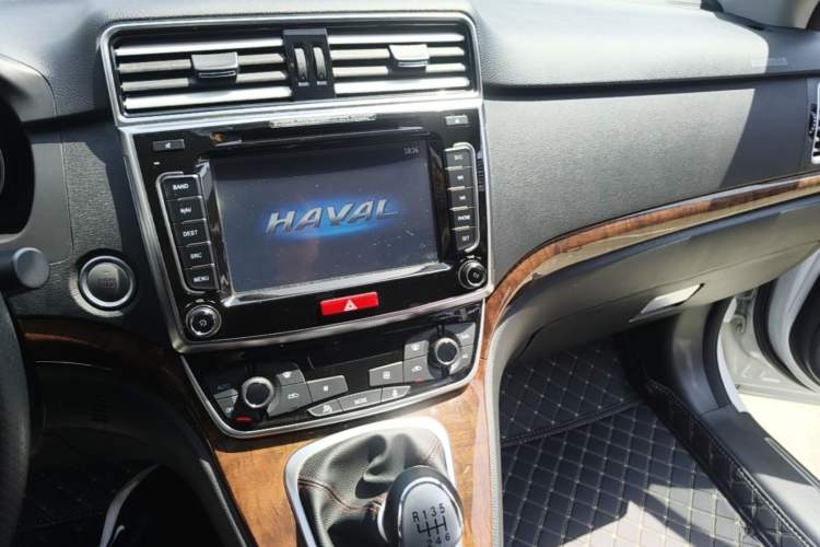 Used Haval H6 2017 Red-Label Sport Edition 1.5T Manual Two-Wheel Drive Elite Model Audio And AC Panel