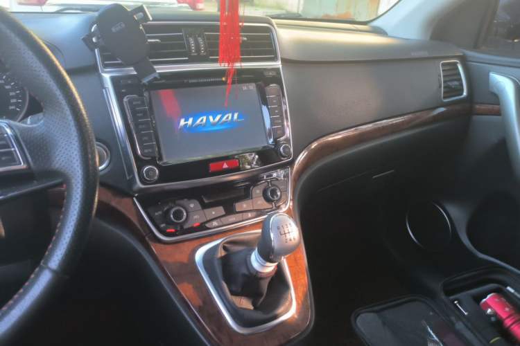 Used Haval H6 2017 Red-Label Sport Edition 1.5T Manual Two-Wheel Drive Elite Model Audio And AC Panel