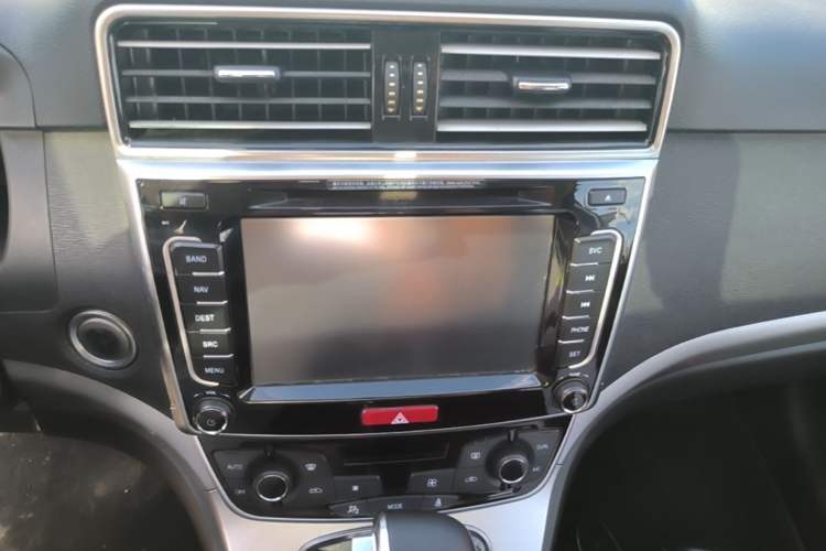 Used Haval H6 2017 Red-Label Sport Edition 1.5T Automatic Two-Wheel Drive Luxury Model Audio And AC Panel