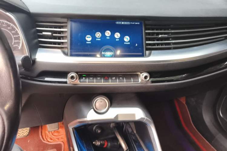 Used Haval H6 2017 Red Label 2.0T Automatic Two-Wheel Drive ZhiShang Model Audio And AC Panel